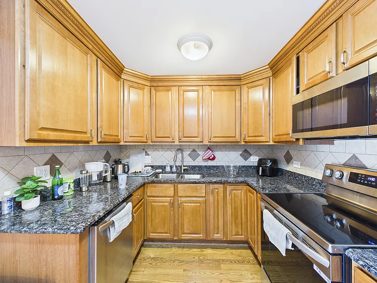 2210 S Goebbert Rd #226 — Photo 14