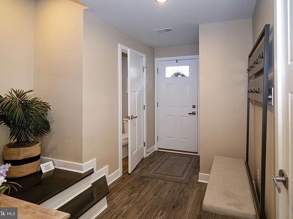 4th image of 20 Peacock Cir