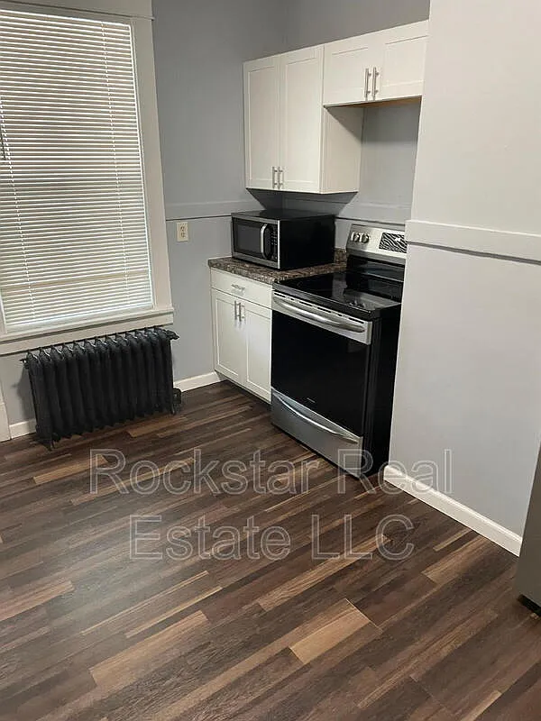3 bed, 1.0 bath, $1,375 — Photo 4