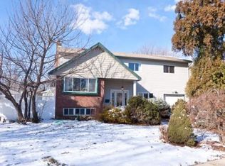2543 Town House Cir, Bellmore, NY 11710