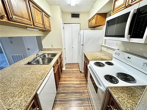 2038 Dickory Ave Photo 1