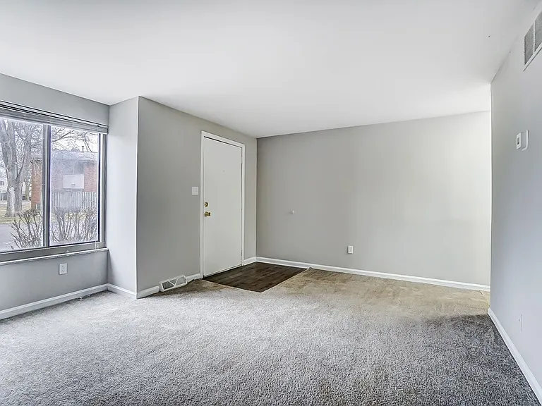 Coventry Court Townhomes — Photo 24