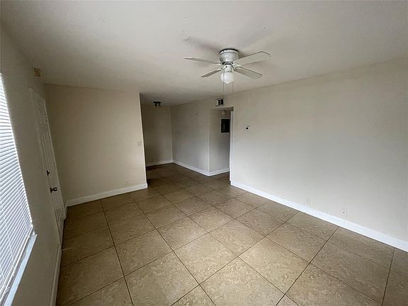 4th image of 607 NE 29th Dr APT 31