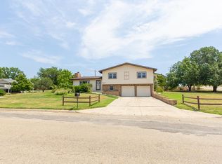 907 N 3rd St, Lincoln, KS 67455