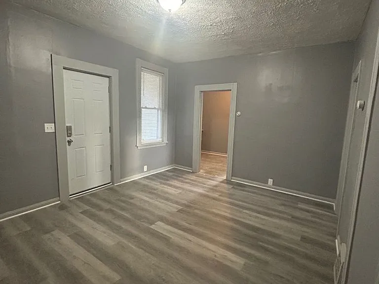 4019 Newark Ave — Photo 32