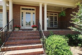 3rd image of 100 Old Mansion Ln