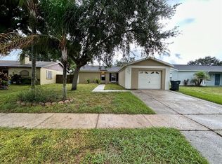 1042 Axlewood Cir, Brandon, FL 33511