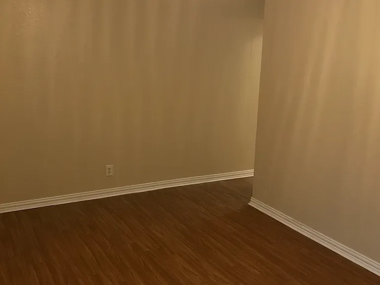 1121 Houston Dr — Photo 12