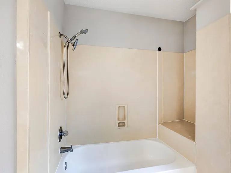 2015 Newton Dr — Photo 26