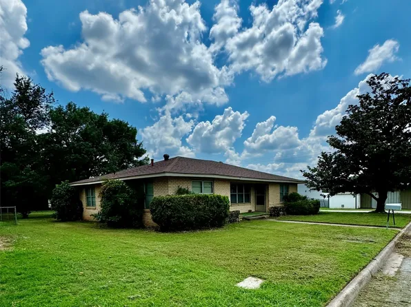 1402 Vine St, Bridgeport, TX 76426