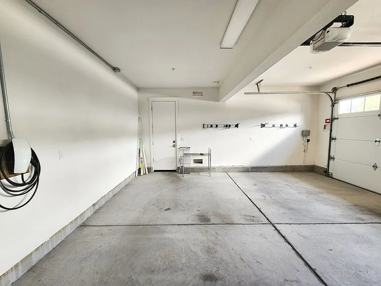 1655 Claremont Dr — Photo 44
