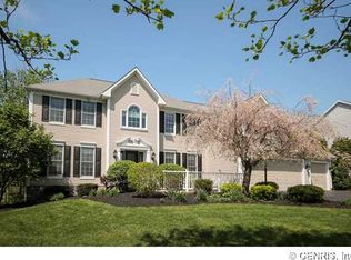 8 Princeton Ln, Fairport, NY 14450