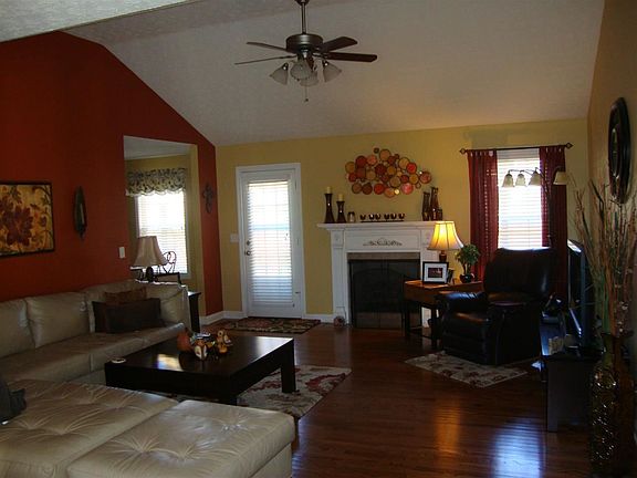 2nd image of 906 Aristides Dr