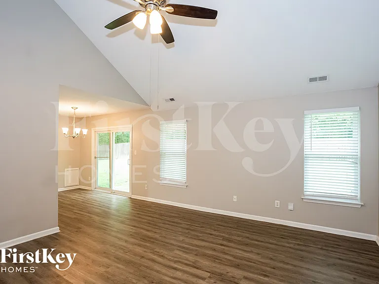 109 W Bank Dr — Photo 4