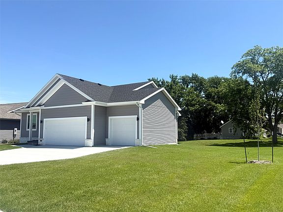 2nd image of 900 Walnut Dr