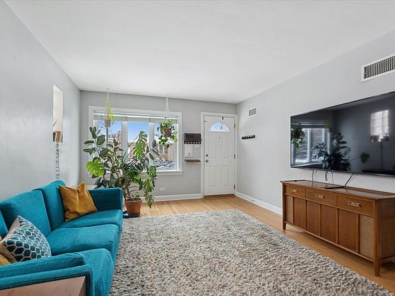 5th image of 5040 N Moody Ave