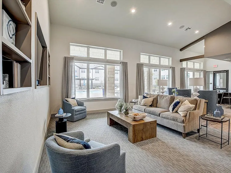 Skyview North Apartments — Photo 14
