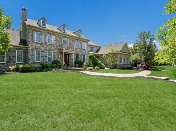 2712 Kent Dr, Doylestown, PA 18902