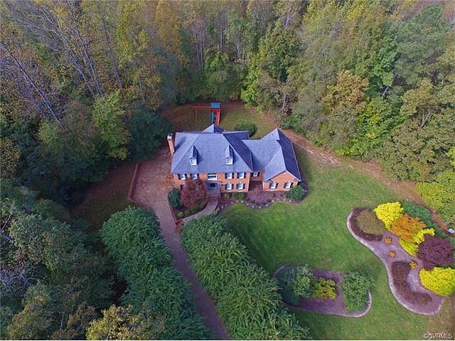 Stunning brick home on private 2.34 ac in Rock Spring Estates........WELCOME HOME