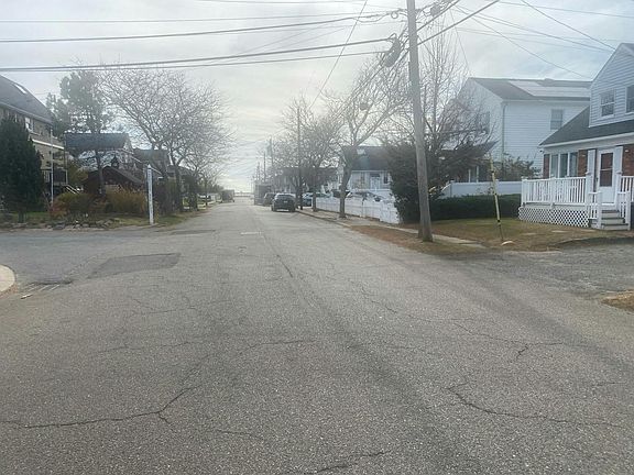 5th image of 412 Little East Neck Rd