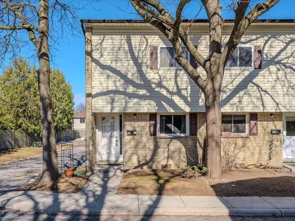 211 Veronica Dr #52, Kitchener, ON N2A 2R8