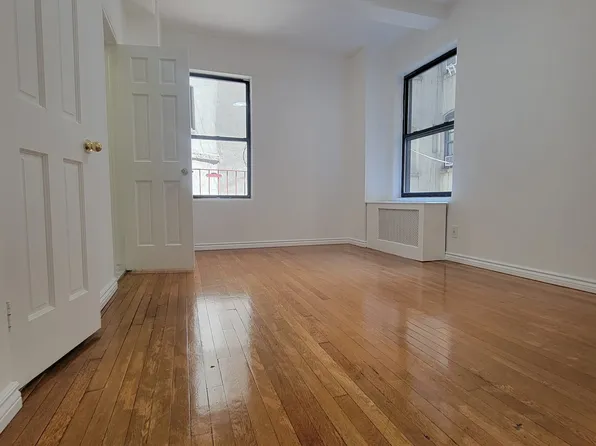 201 East 35th Street image 2 of 6