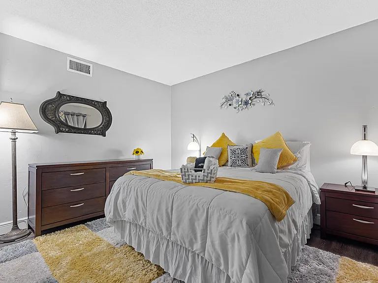 101 NE 4th St #3 — Photo 11