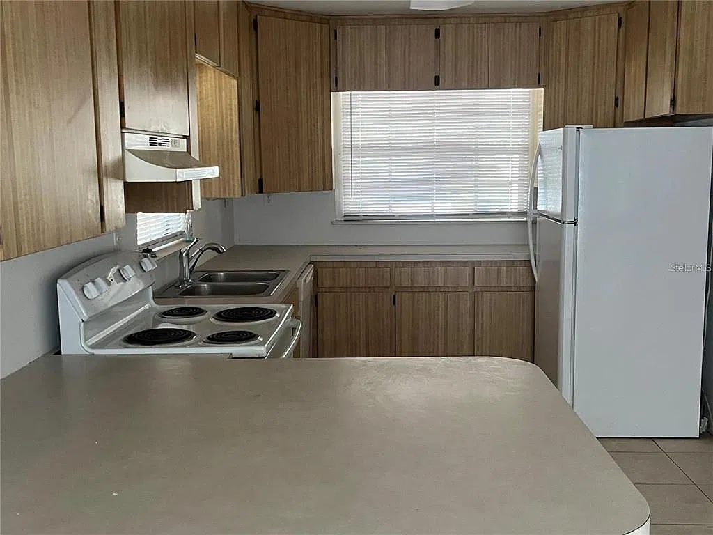 3 bed, 1.0 bath, 1339 sqft, $2,050 — Photo 4