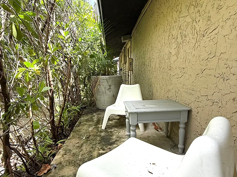 118 NW 24th St #4 — Photo 6