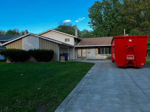 3957 Woodpark Ln, North Olmsted, OH 44070