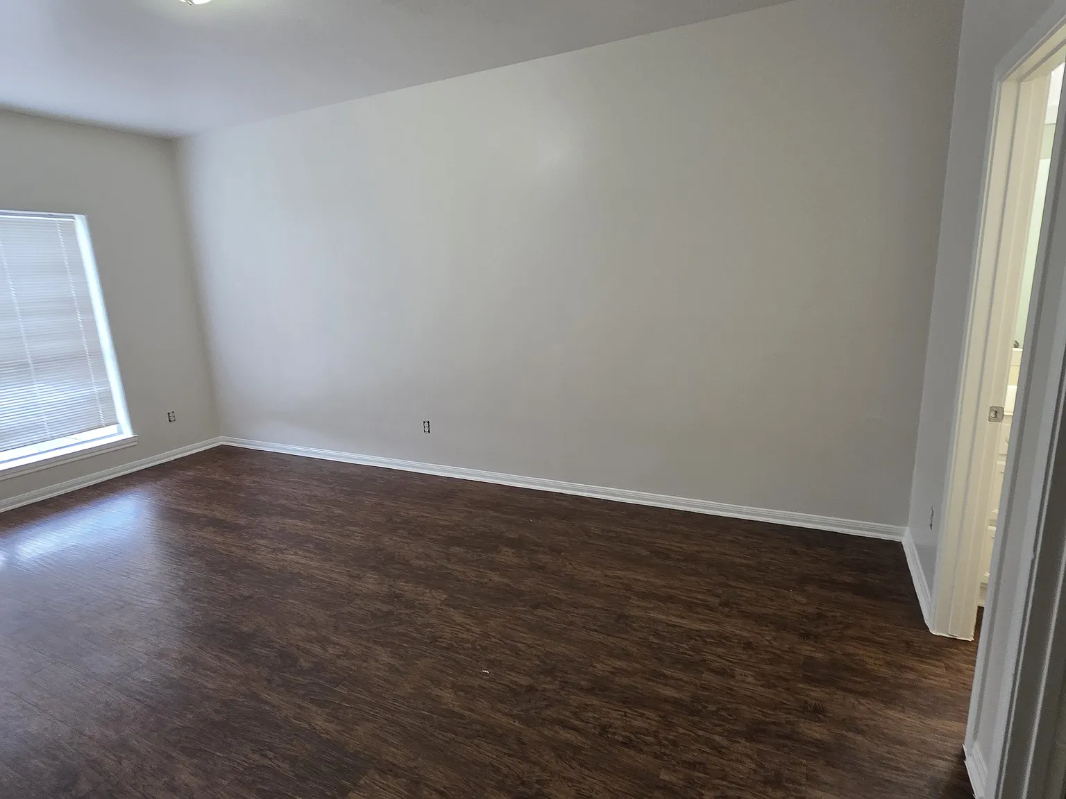 4 bed, 2016 sqft, $2,600 — Photo 2