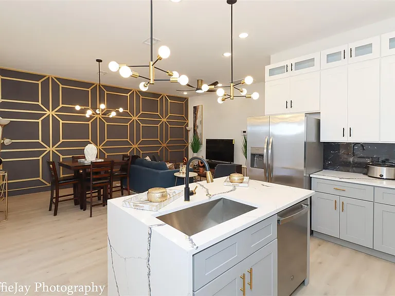 4834 Higgins St #B — Photo 7