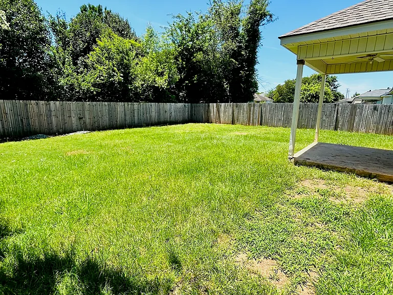 205 Kentshire Ln — Photo 16