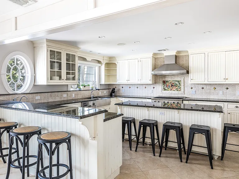 335 E Lake Dr — Photo 10
