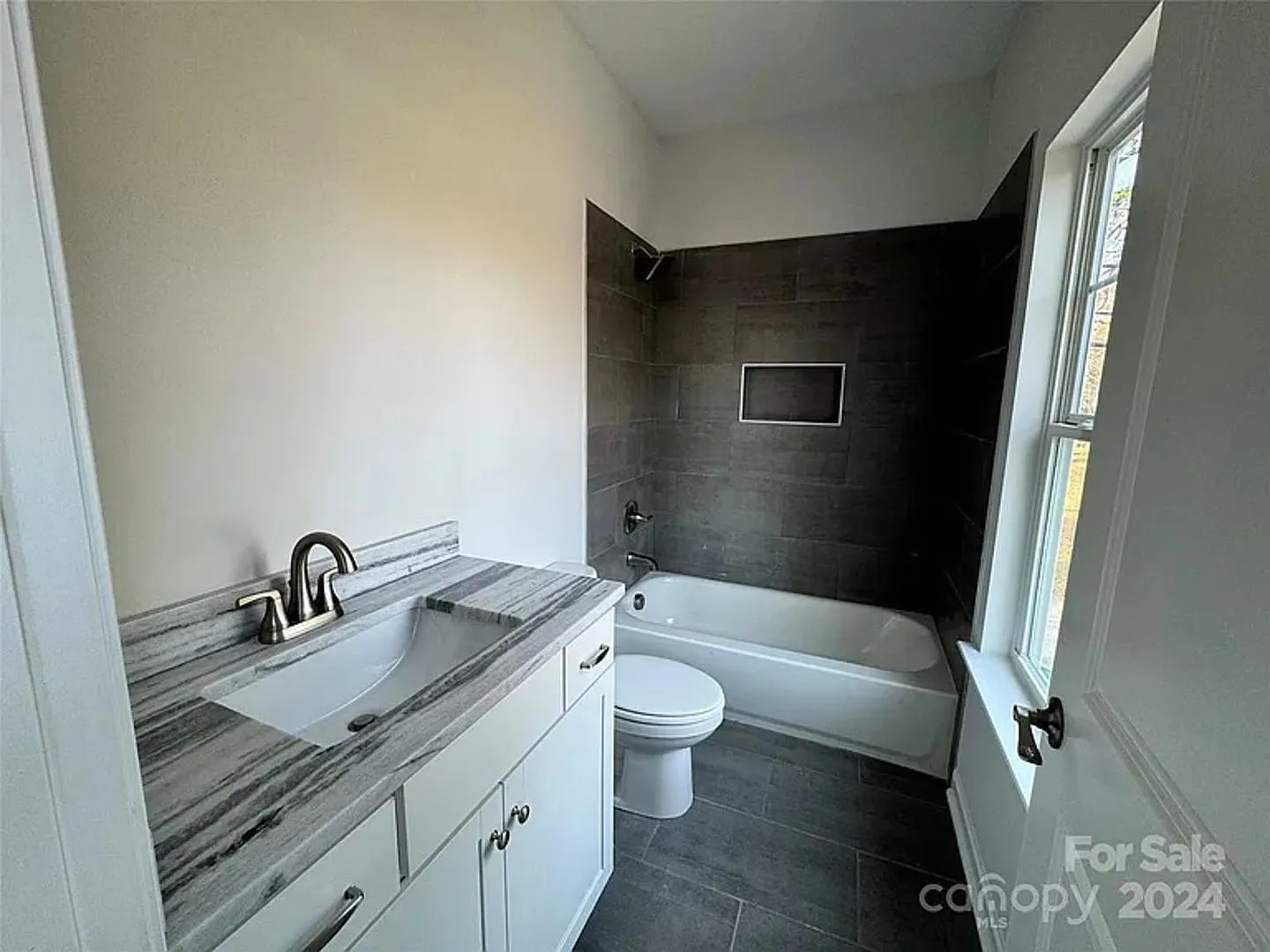 Charming 3BR House in Gastonia — Photo 2