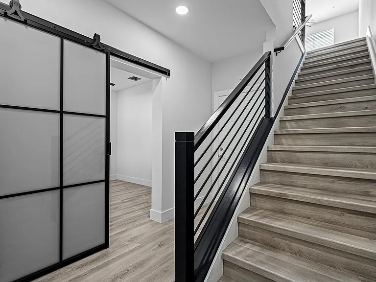 75 NW 4th Ave #75 — Photo 5