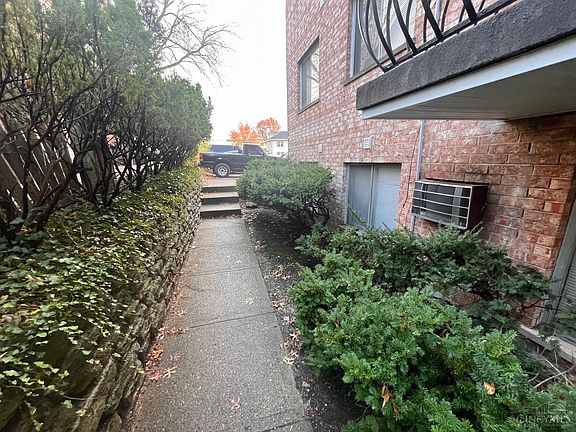 4th image of 2654 Harrison Ave