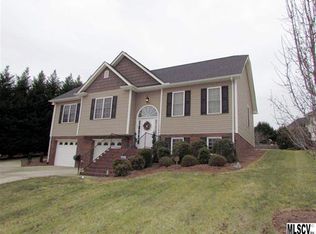 1783 Pipers Ridge Cir NW, Conover, NC 28613