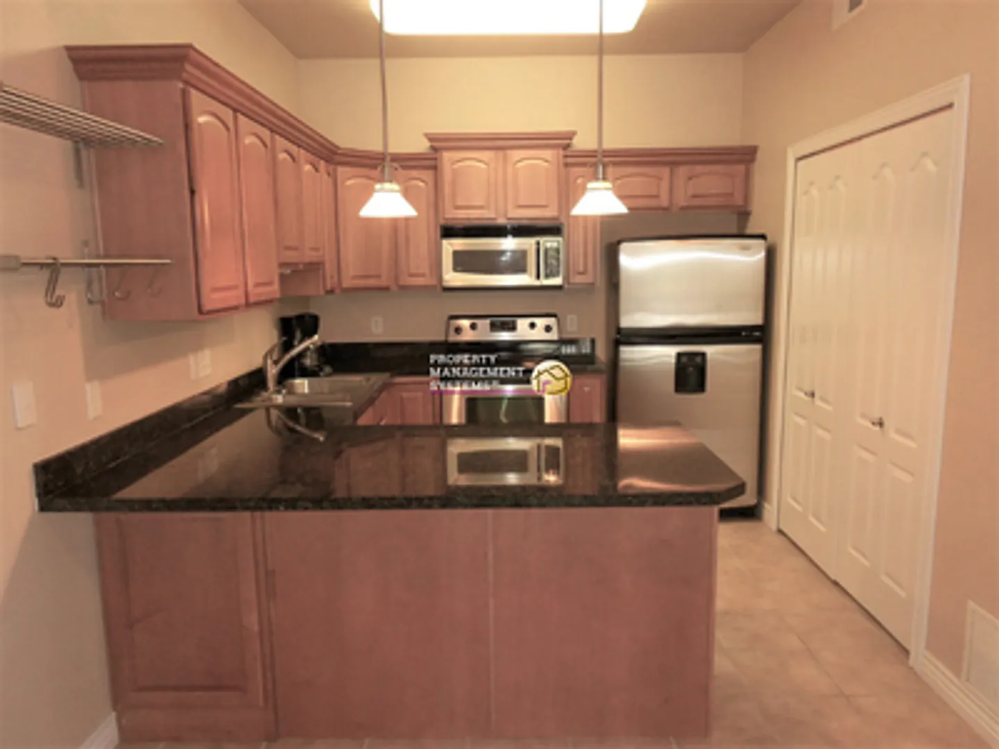 3 Bedroom Condo in Millcreek! — Photo 4