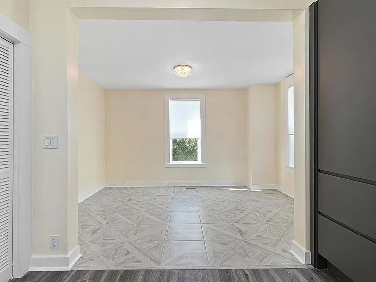 348 Charlotte St — Photo 9