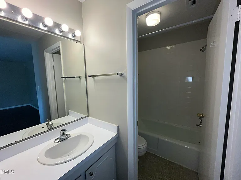 1022 Sandlin Pl #J — Photo 15