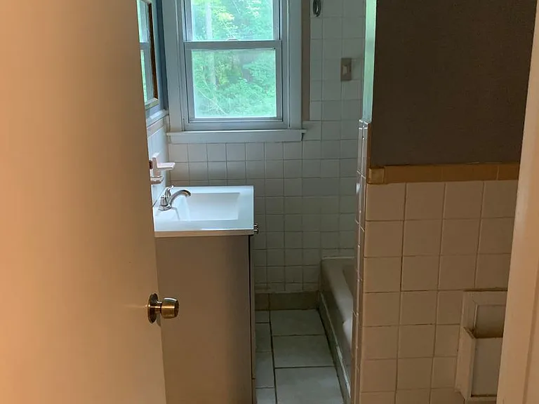 844 Exeter Rd — Photo 13