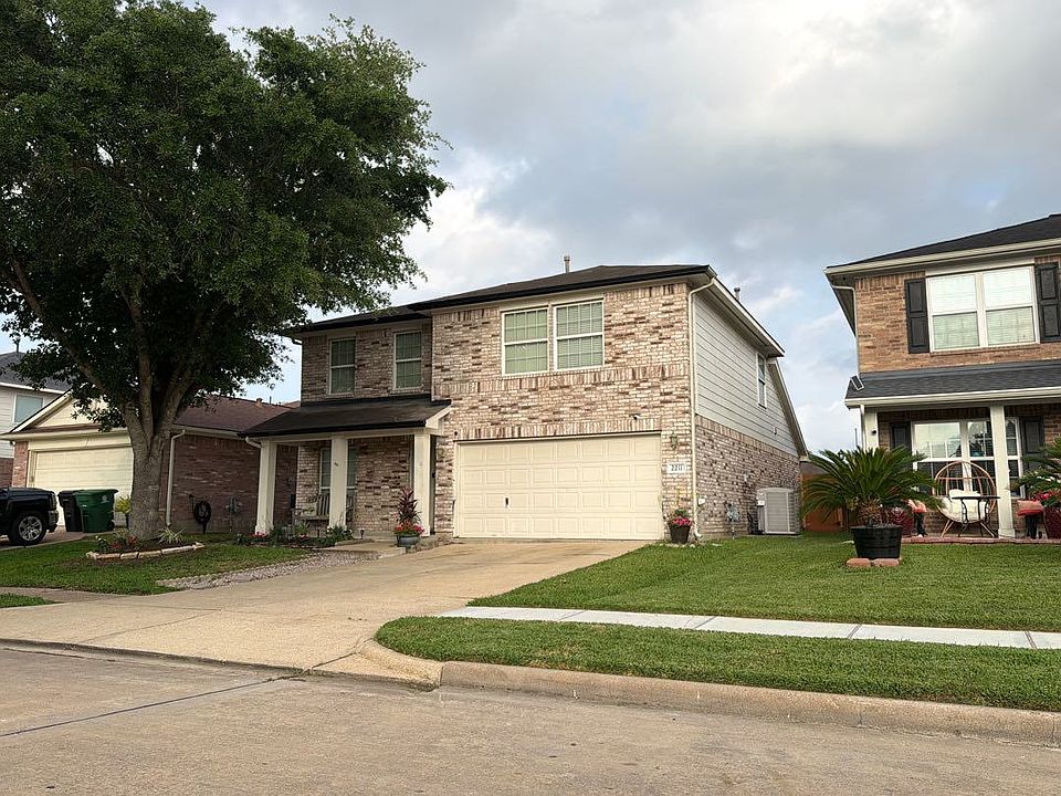2nd image of 2211 Lawn Crest Dr