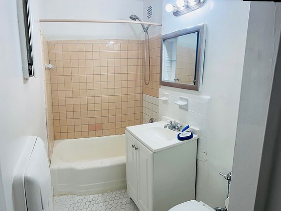 4th image of 50-15 39th St #3G