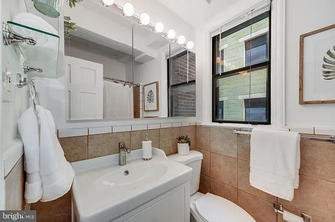 1 bed, 700 sqft, $1,800 — Photo 2