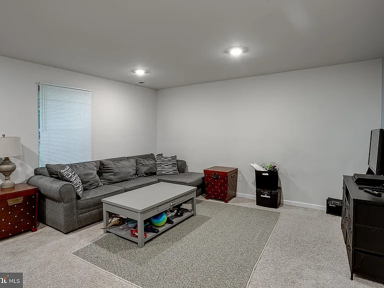 104 Levis Dr — Photo 5