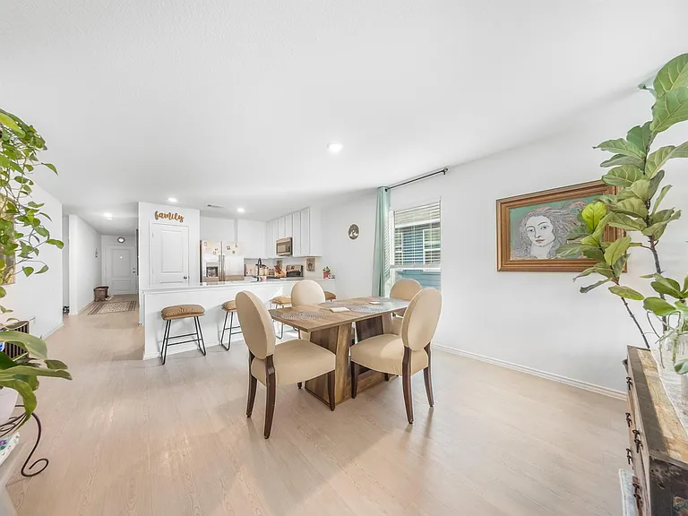 373 Cowpoke Dr — Photo 4