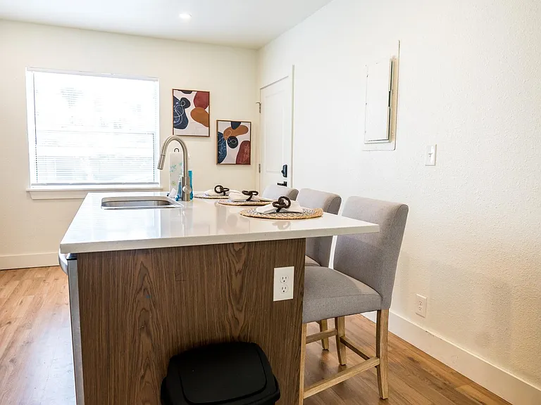 2160 Riverside Ave #5 — Photo 7
