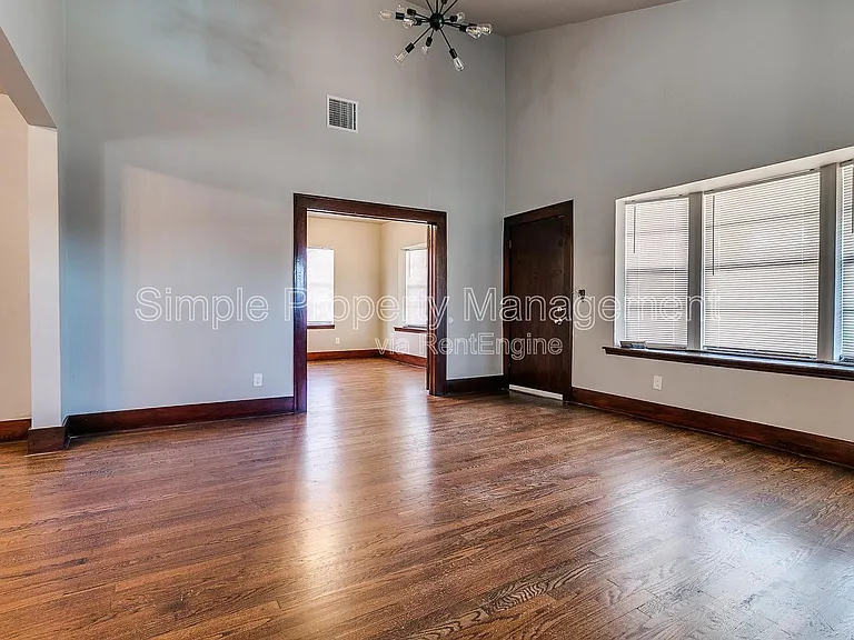 421 NW 25th St — Photo 4