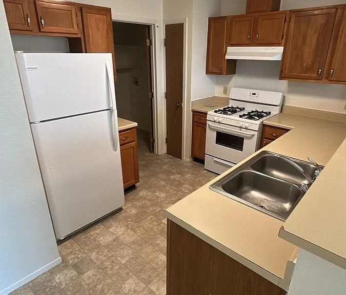 1132 Dakota Dr — Photo 3
